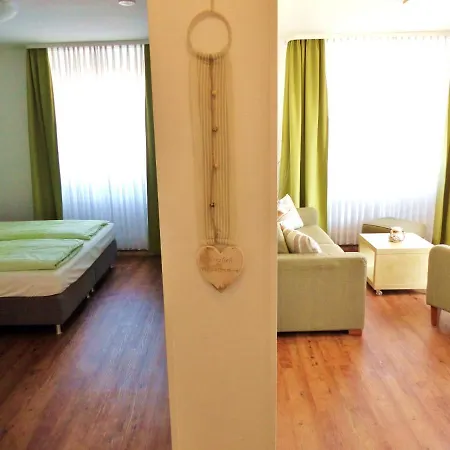 14 Im Haus Huehnergott - 4 Personen, Parkplatz Inclusive Apartamento Sellin (Rugen)