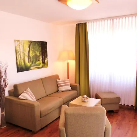 14 Im Haus Huehnergott - 4 Personen, Parkplatz Inclusive Apartamento Sellin (Rugen)